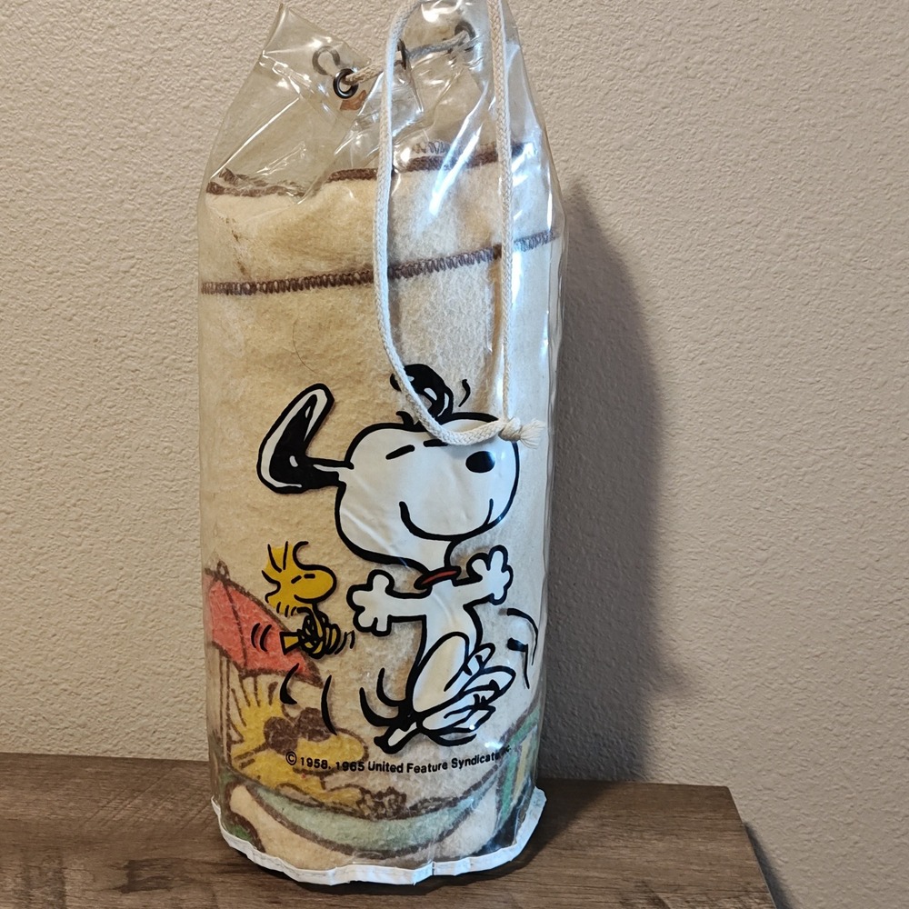 Chatham Peanuts Blanket 72x42‎ Cream Everybody Loves Summer Snoopy Vintage